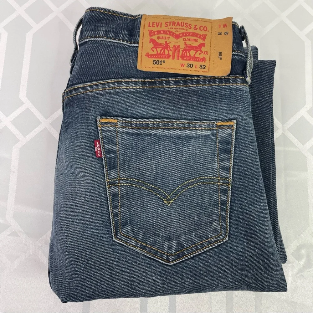 Levi's 501 Original Fit Medium Dark Wash Straight Leg Jeans W30 L32